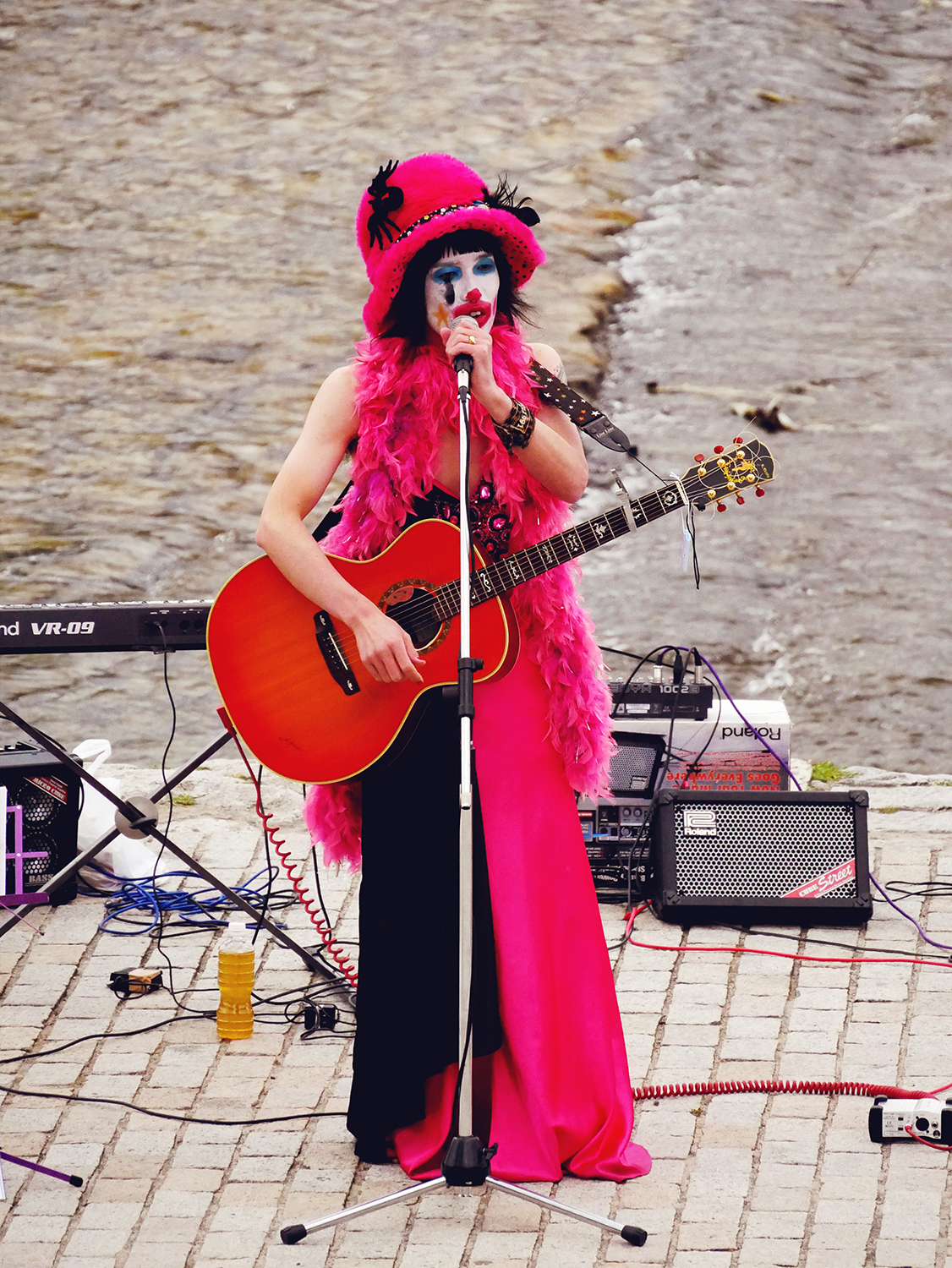 Concert on the banks - Kyoto - © Claire Blumenfeld