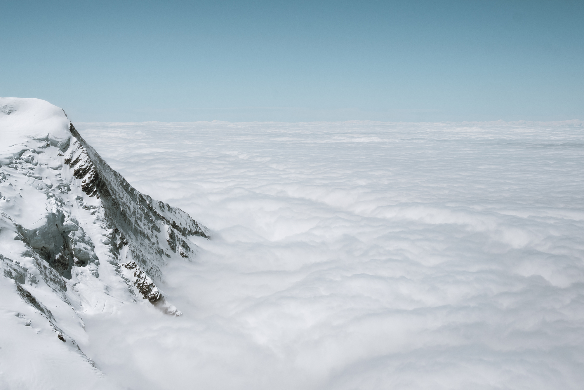 La vue depuis l'Aiguille du midi à Chamonix, France © Claire Blumenfeld