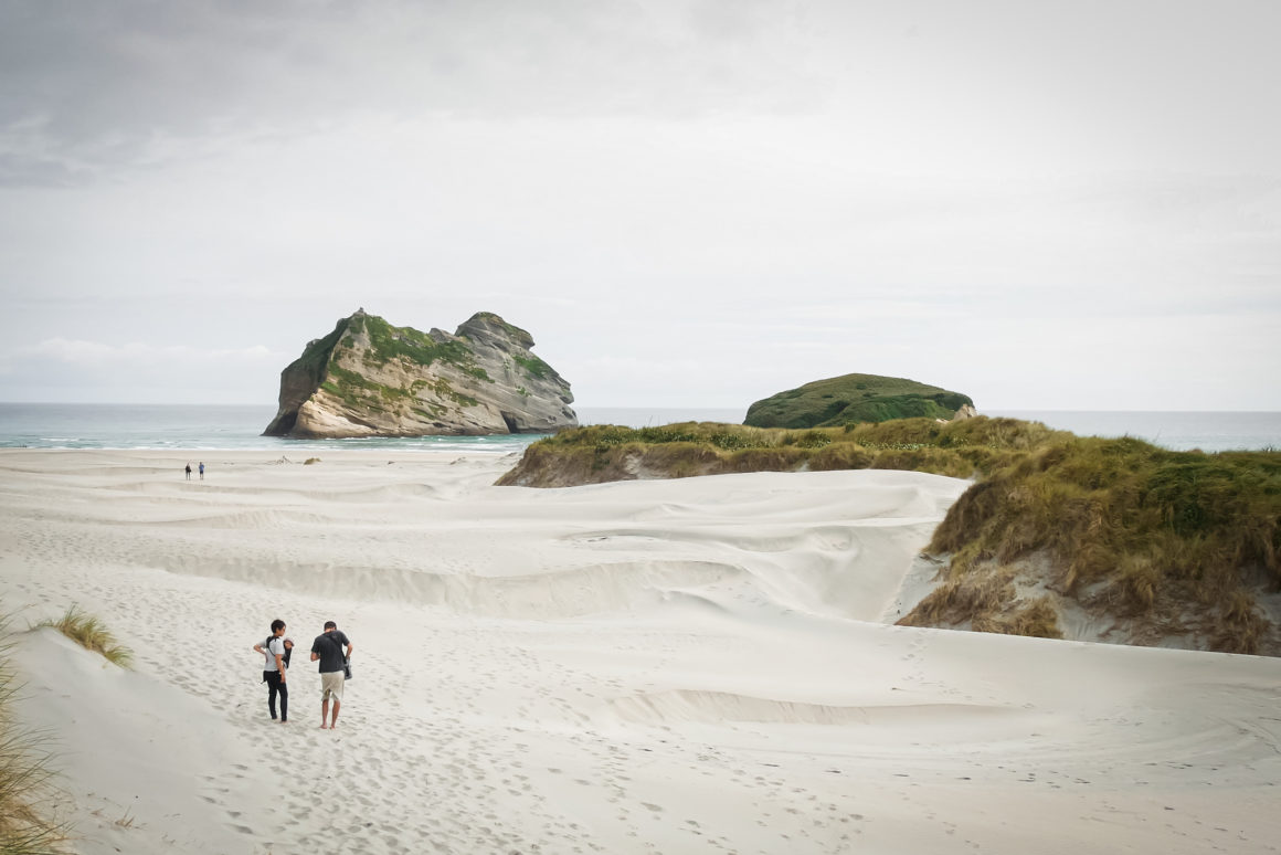 Wharariki Beach, région Tasman sur Île du Sud, Nouvelle-Zélande © Claire Blumenfeld