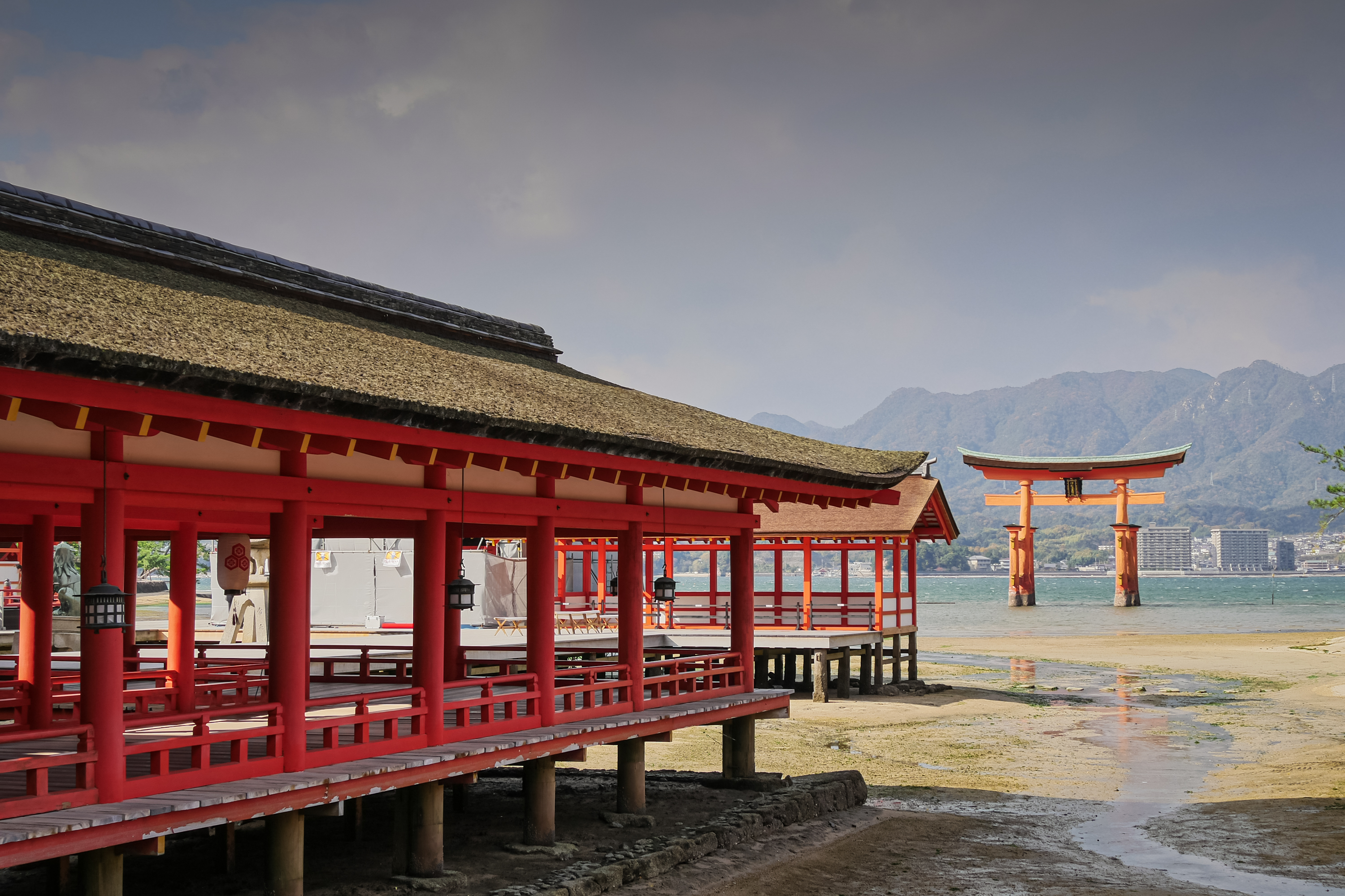 Itsukushima shrine, Miyajima, Japan © Claire Blumenfeld