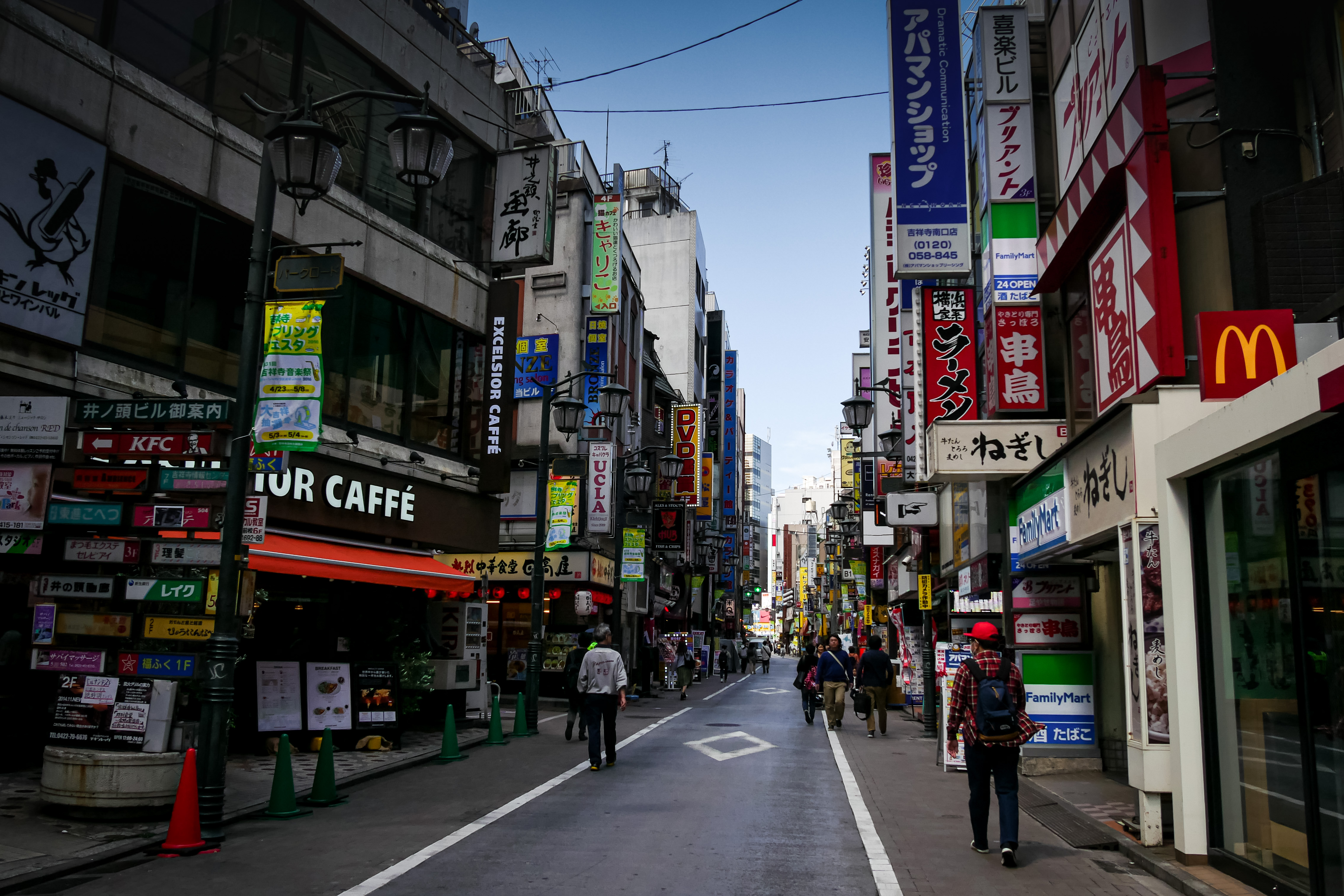 Tokyo, Honshu, Japan © Claire Blumenfeld